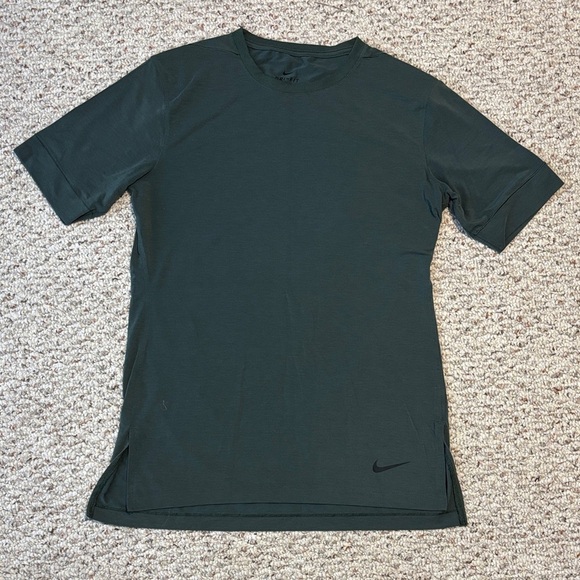 Nike Green Short Sleeve Tee Athletic Fit - Picture 1 of 4